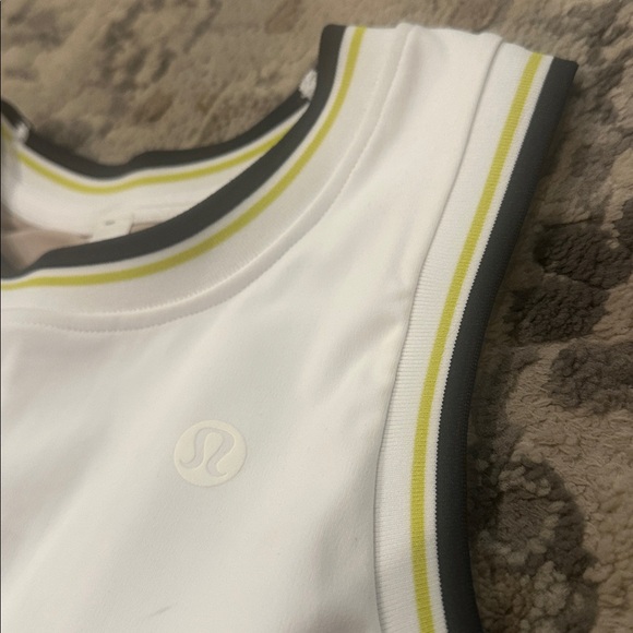 LULULEMON Varsity Scoop-Neck Cropped Tennis Tank Top Medium Support, B/C Cup NWT - Picture 11 of 14